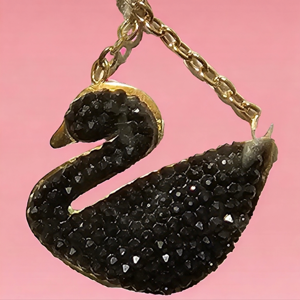 Black swan necklace